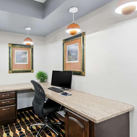 Surestay Plus Hotel By Best Western Lubbock Medical Center מראה חיצוני תמונה