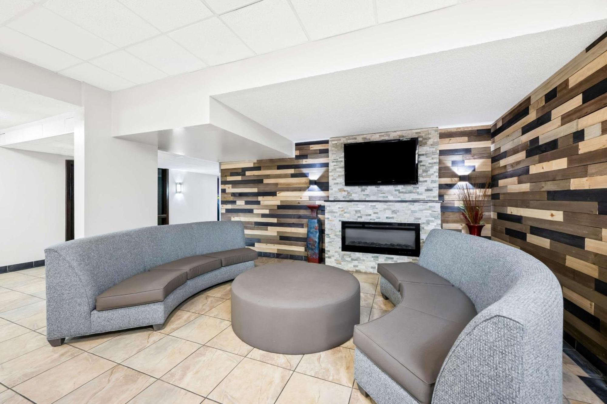 Surestay Plus Hotel By Best Western Lubbock Medical Center מראה חיצוני תמונה