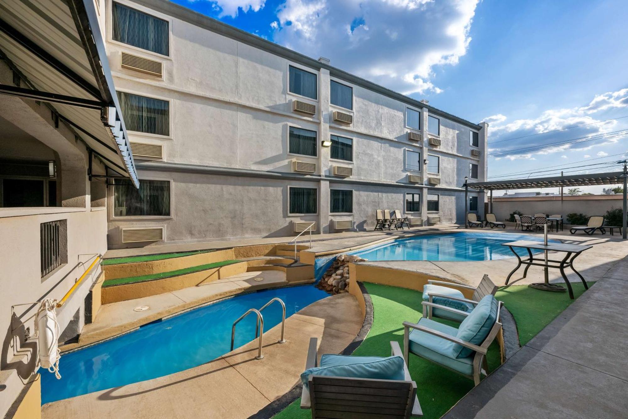 Surestay Plus Hotel By Best Western Lubbock Medical Center מראה חיצוני תמונה