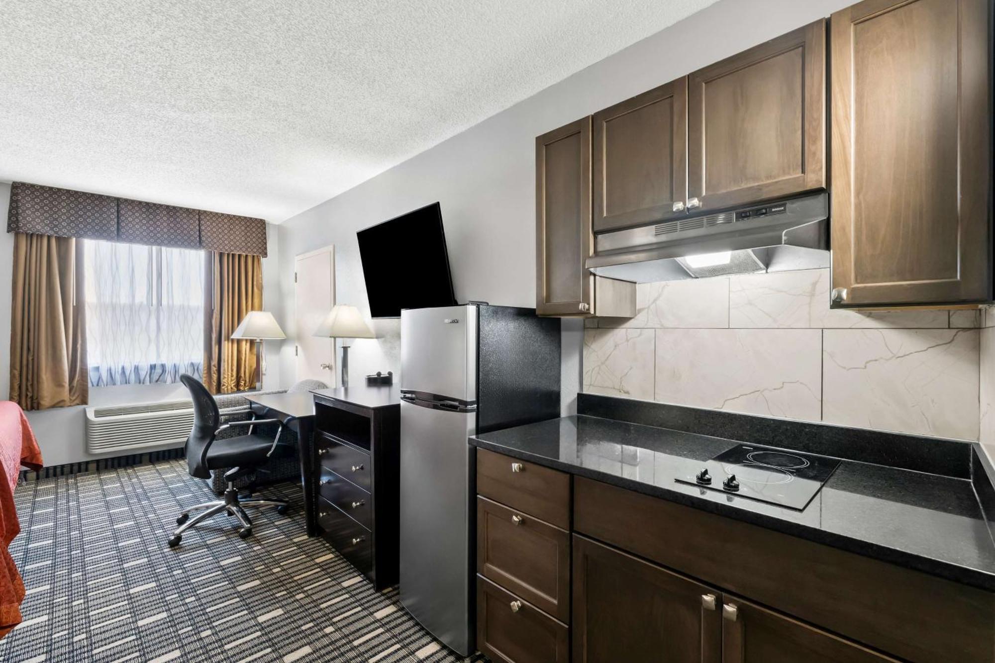 Surestay Plus Hotel By Best Western Lubbock Medical Center מראה חיצוני תמונה