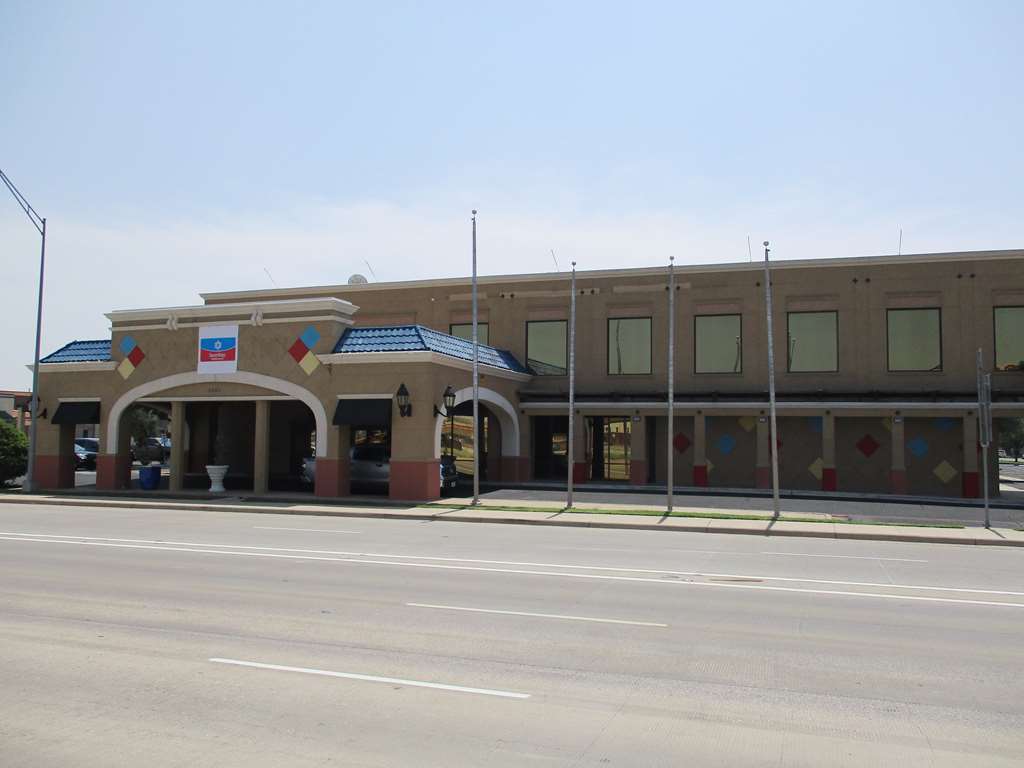 Surestay Plus Hotel By Best Western Lubbock Medical Center מראה חיצוני תמונה