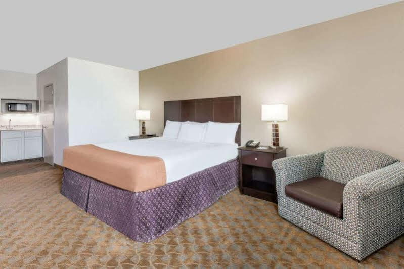 Surestay Plus Hotel By Best Western Lubbock Medical Center מראה חיצוני תמונה
